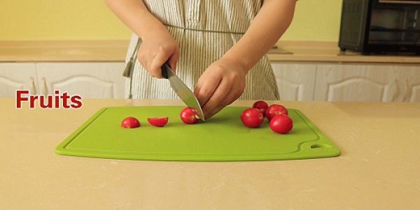 Can You Put Hot Food on a Plastic Cutting Board? Expert Opinion
